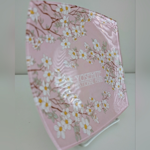 Yosemite National Park Glass Plate Dish Ahwahnee Dogwood Blossoms Square Pink - Picture 6 of 15